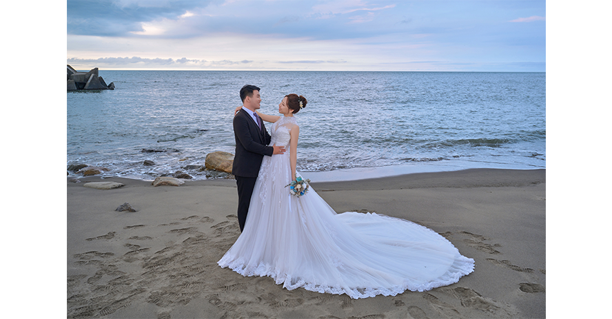 婚紗拍攝心得 推薦 比堤婚紗 推薦客人：Mr. Lai＆Mrs. Chen 海邊