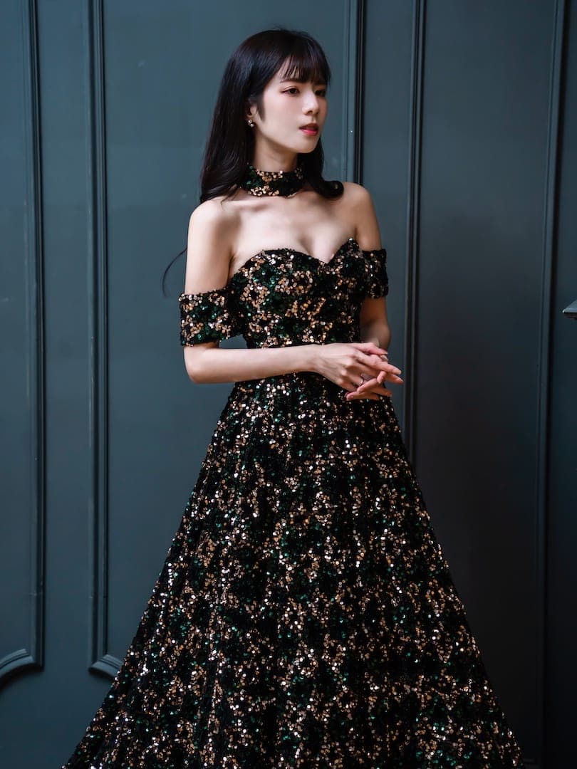 台中婚紗推薦｜深色亮片婚紗上半身細節