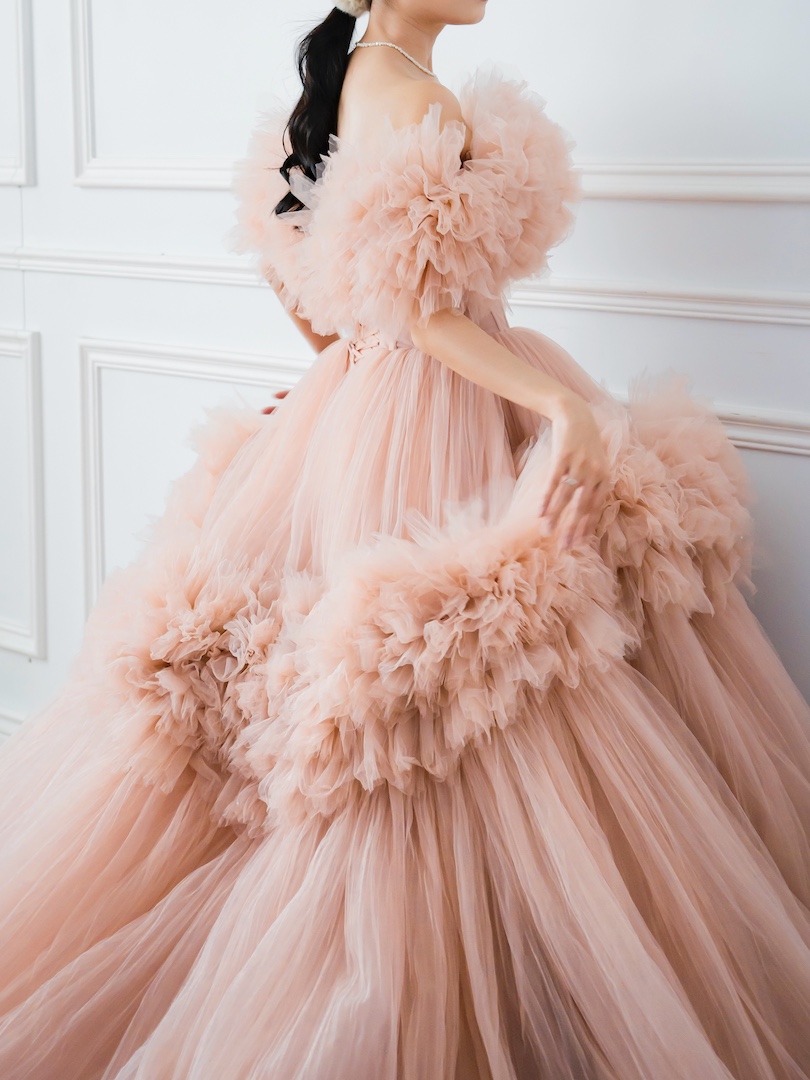 台中婚紗推薦｜甜美花園系婚紗側身拍攝