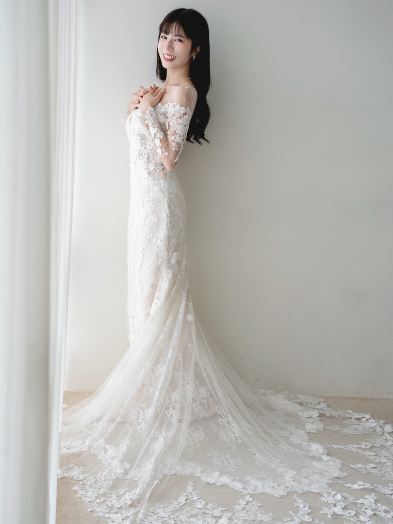 台中婚紗棚拍｜韓系婚紗背部鏤空設計