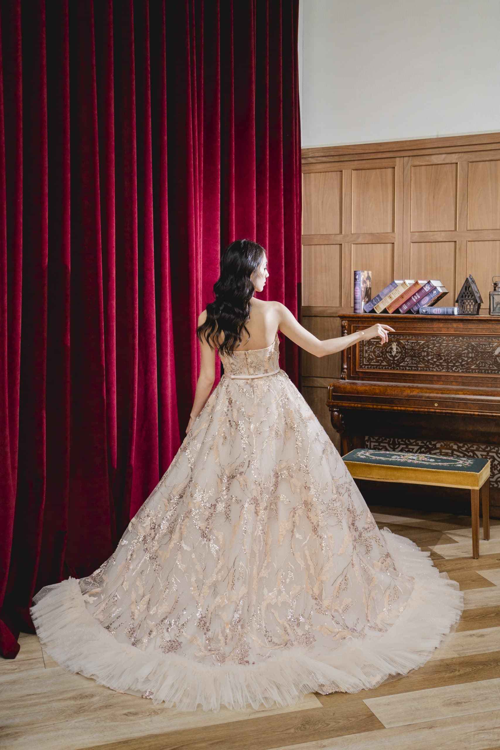 台中婚紗首選｜典雅仙氣婚紗｜背面全身照