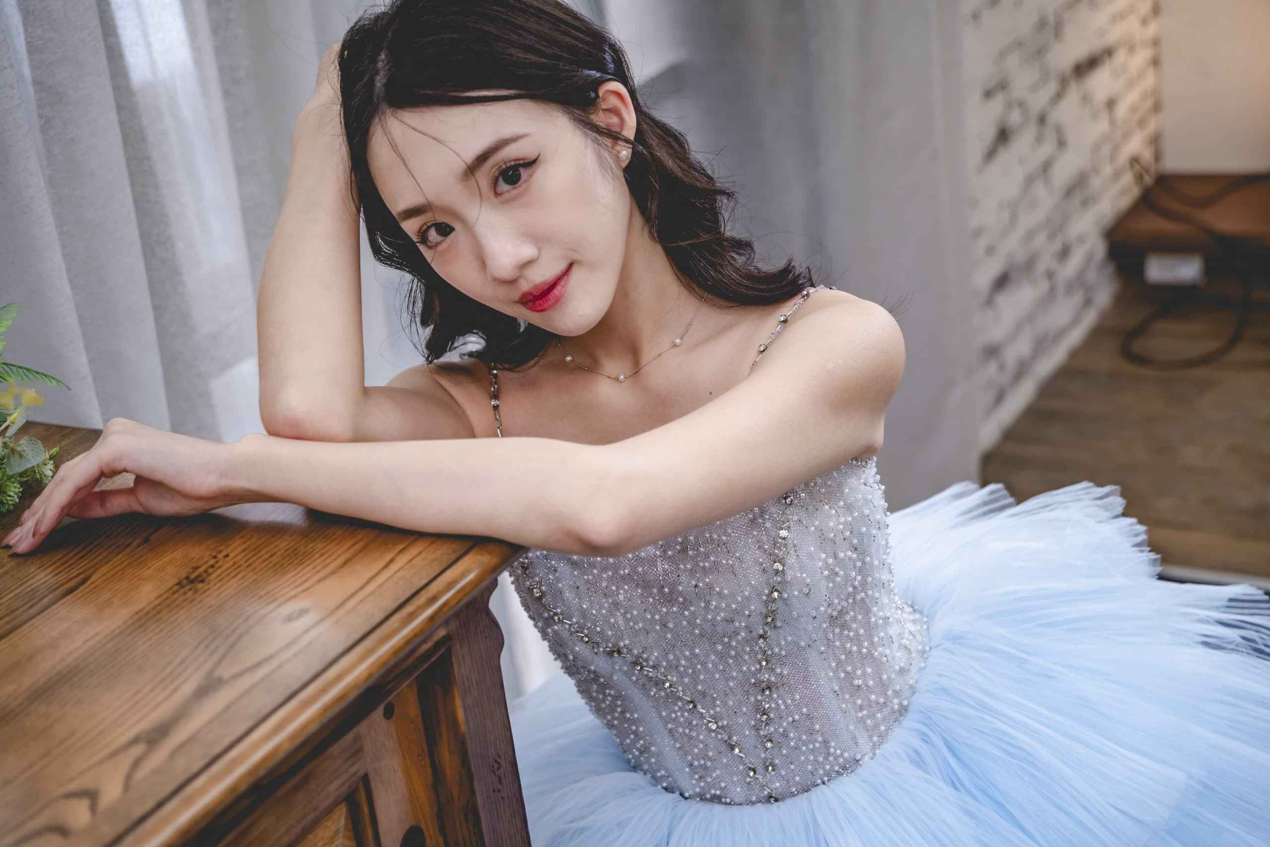 台中婚紗首選｜夢幻淡藍婚紗｜半身照