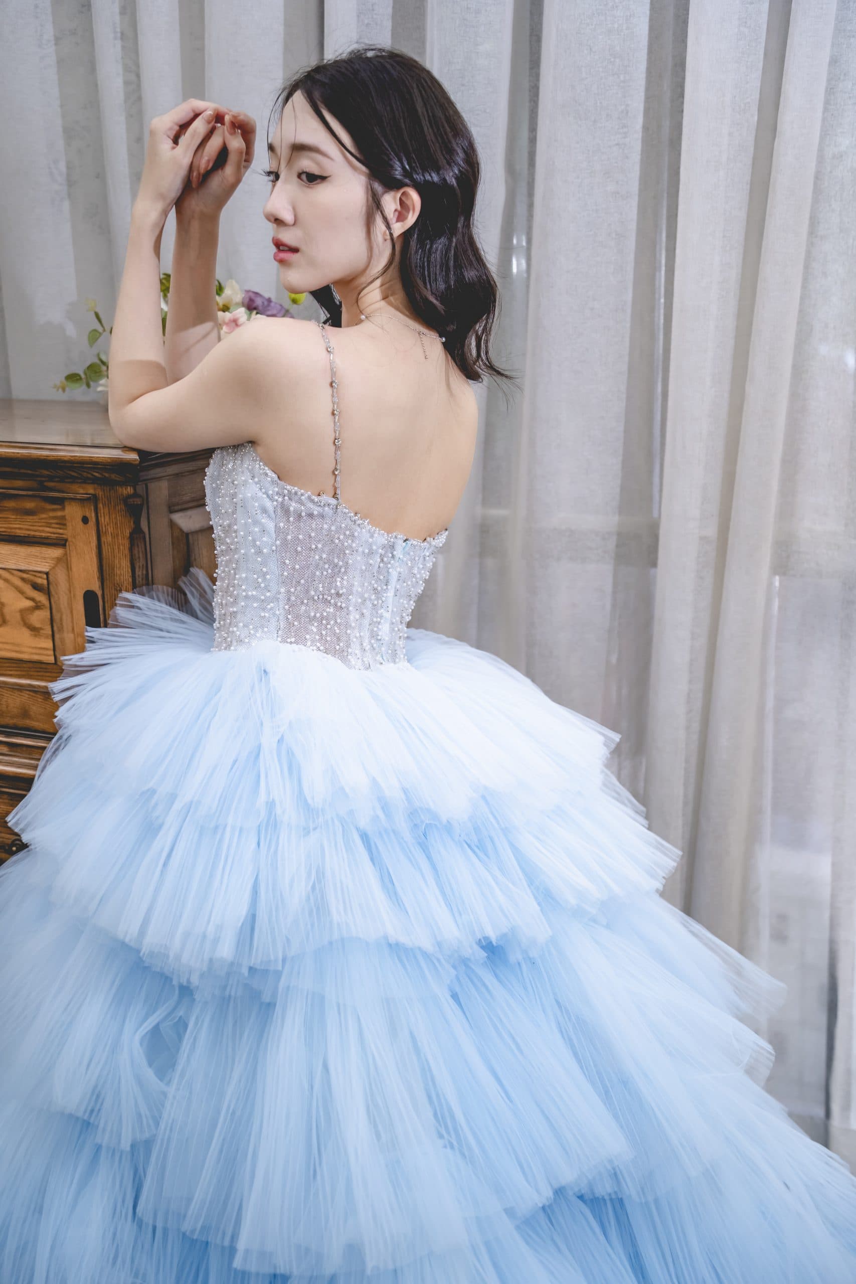 台中婚紗首選｜夢幻淡藍婚紗｜背面特寫