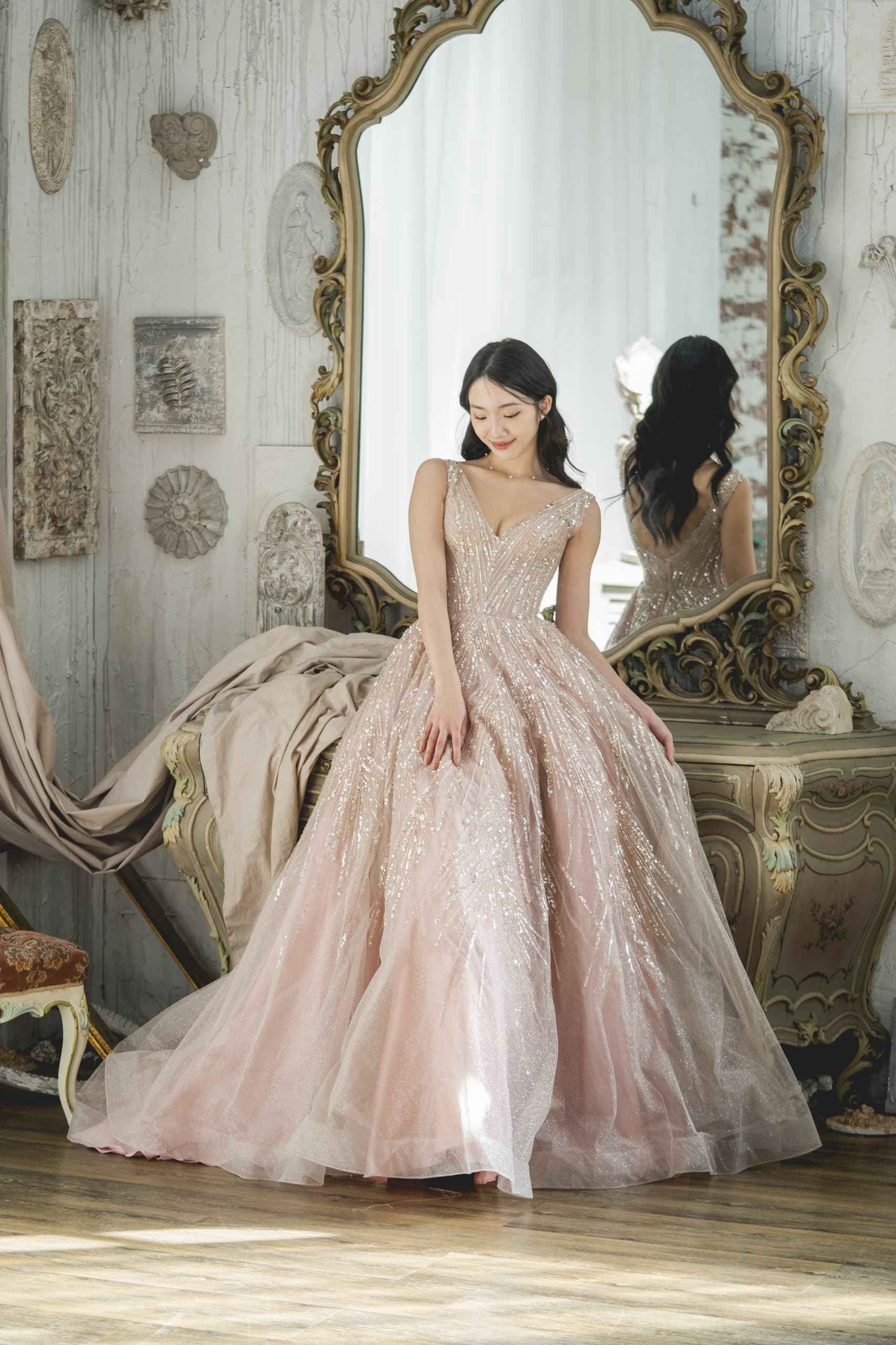 台中婚紗首選｜深V剪裁婚紗｜全身照