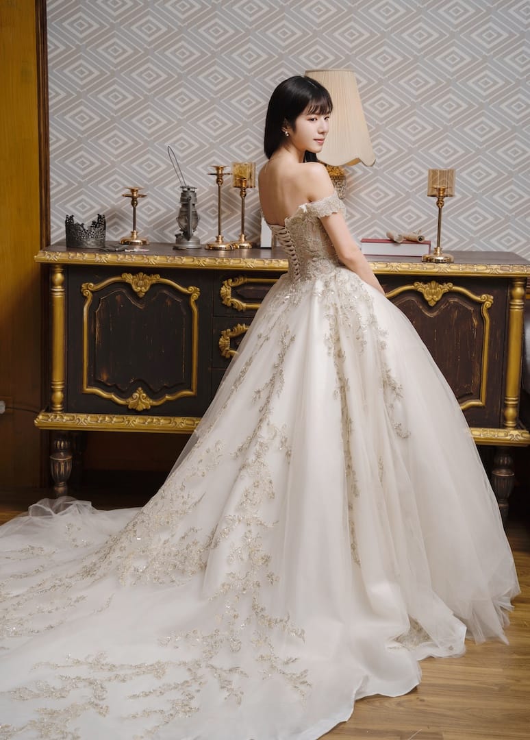 台中婚紗｜綁帶馬甲白紗背面細節