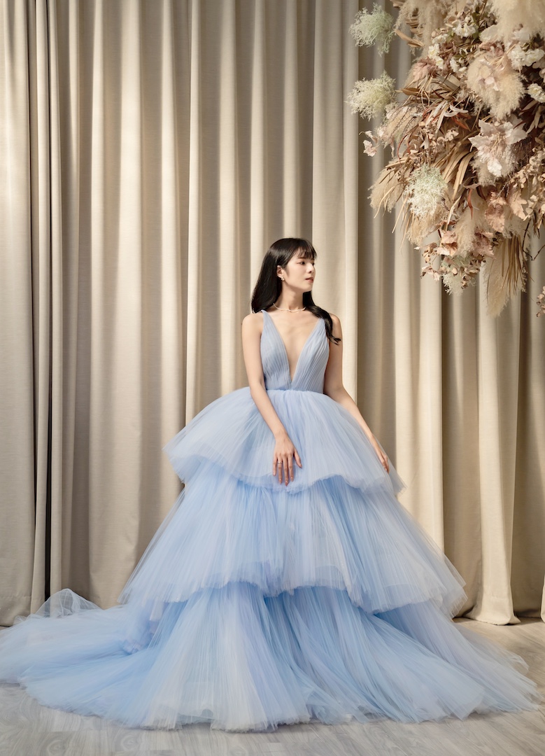 台中婚紗｜水藍深V婚紗正面