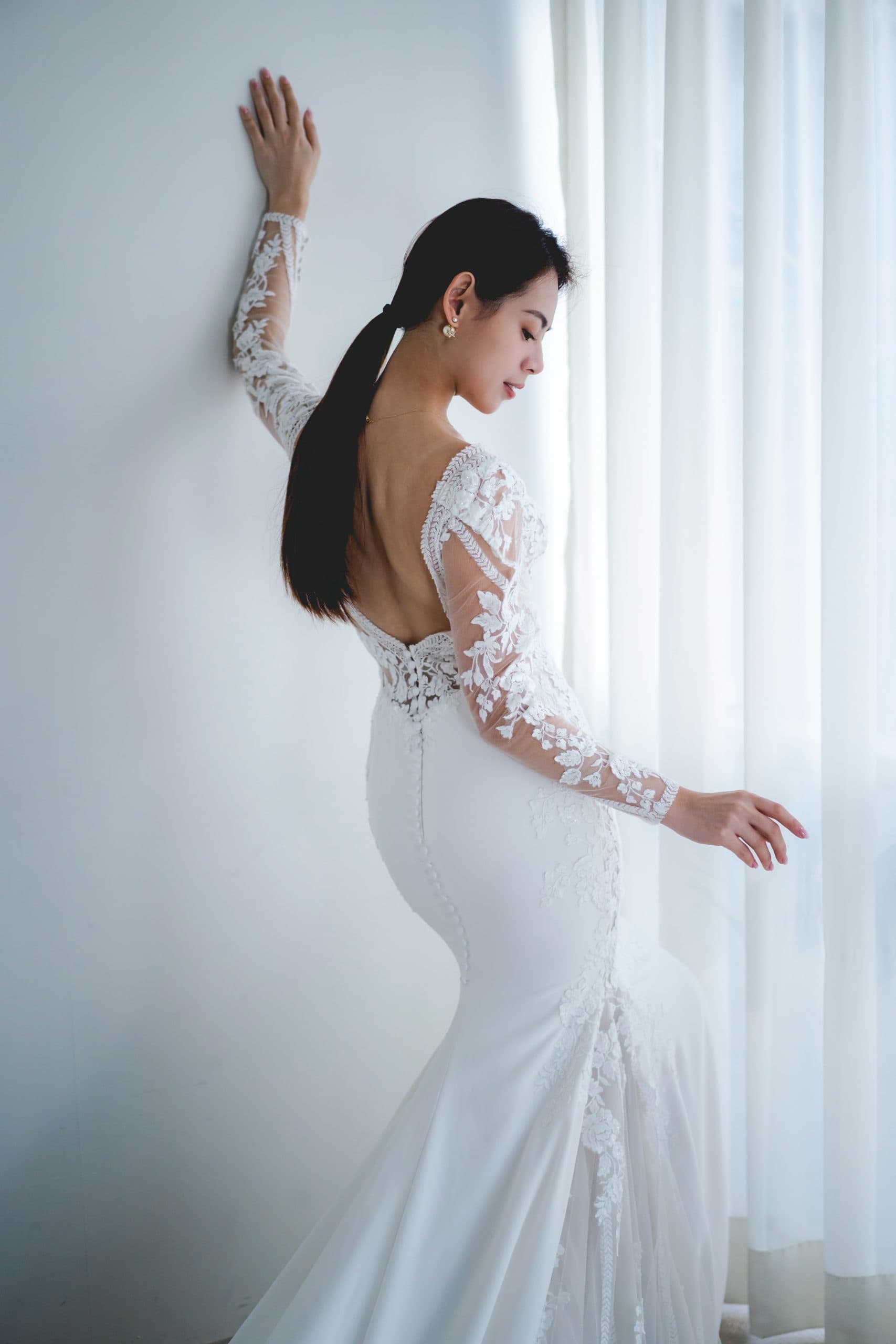 夢幻高級訂製婚紗品牌｜比堤婚紗｜緞面典雅白紗背部細節