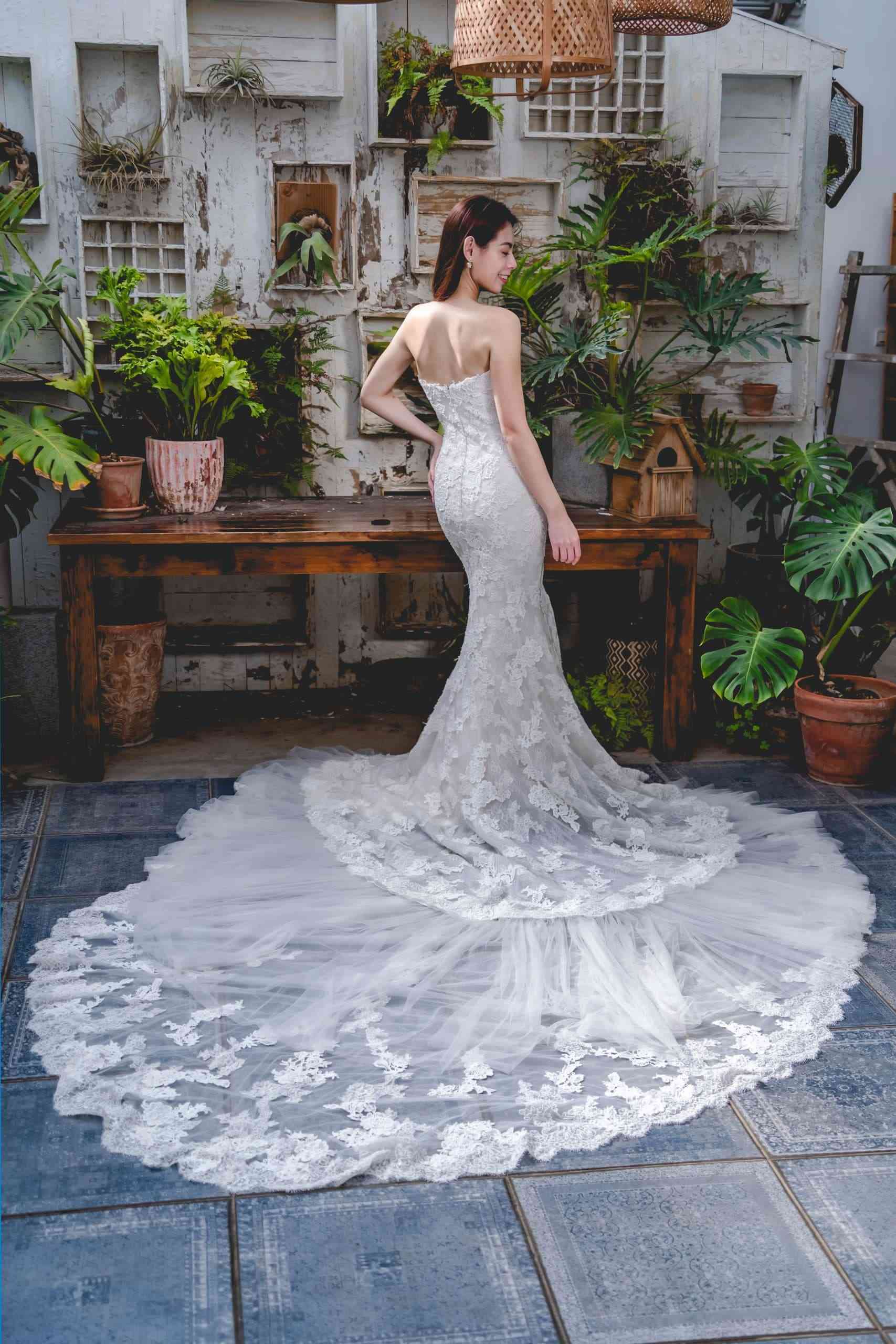 夢幻高級訂製婚紗品牌｜比堤婚紗｜蕾絲刺繡絕美背影